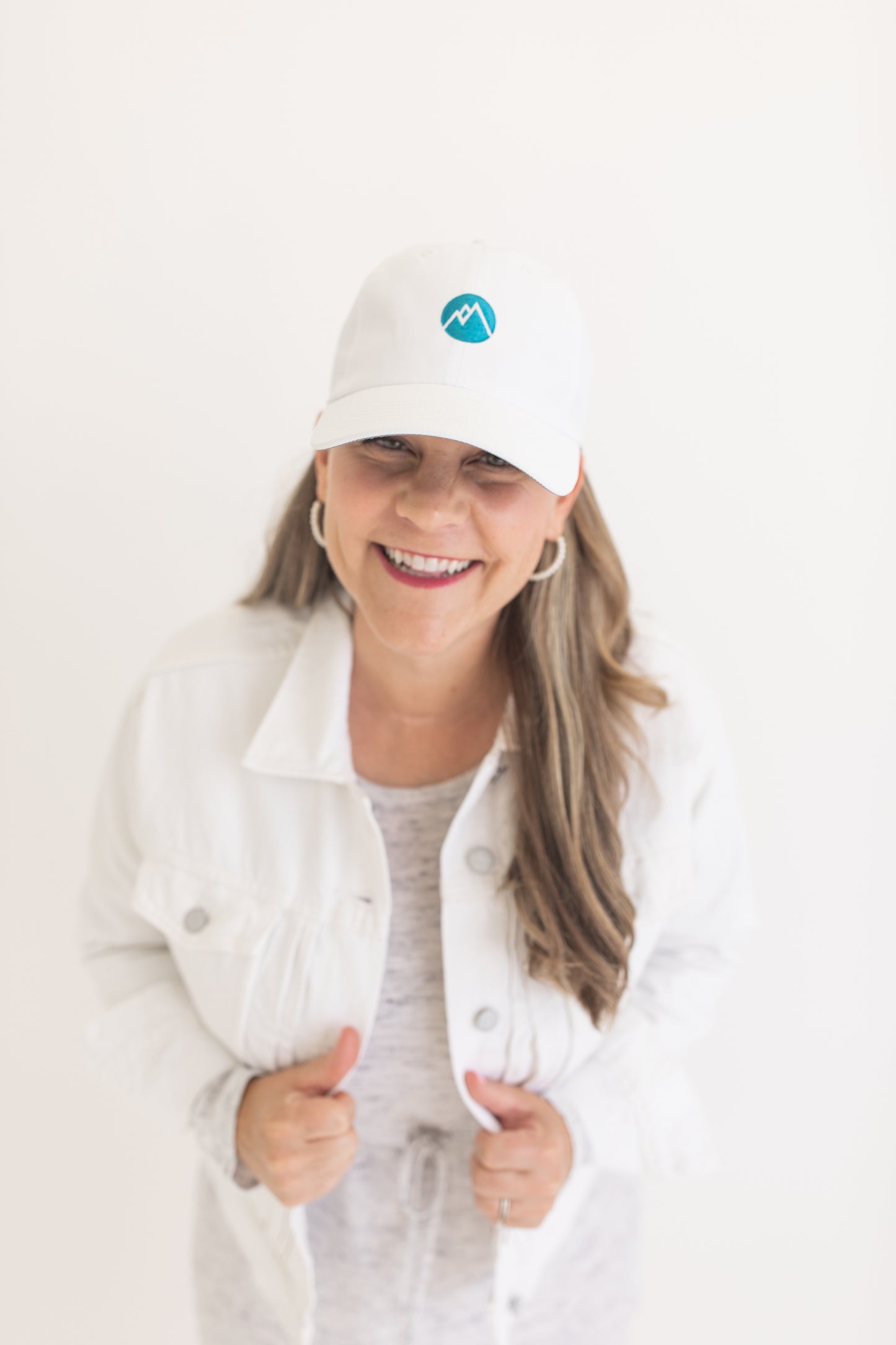 BRAVETELLER HAT - White